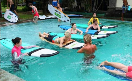 group surfing lessons group surfing lessons